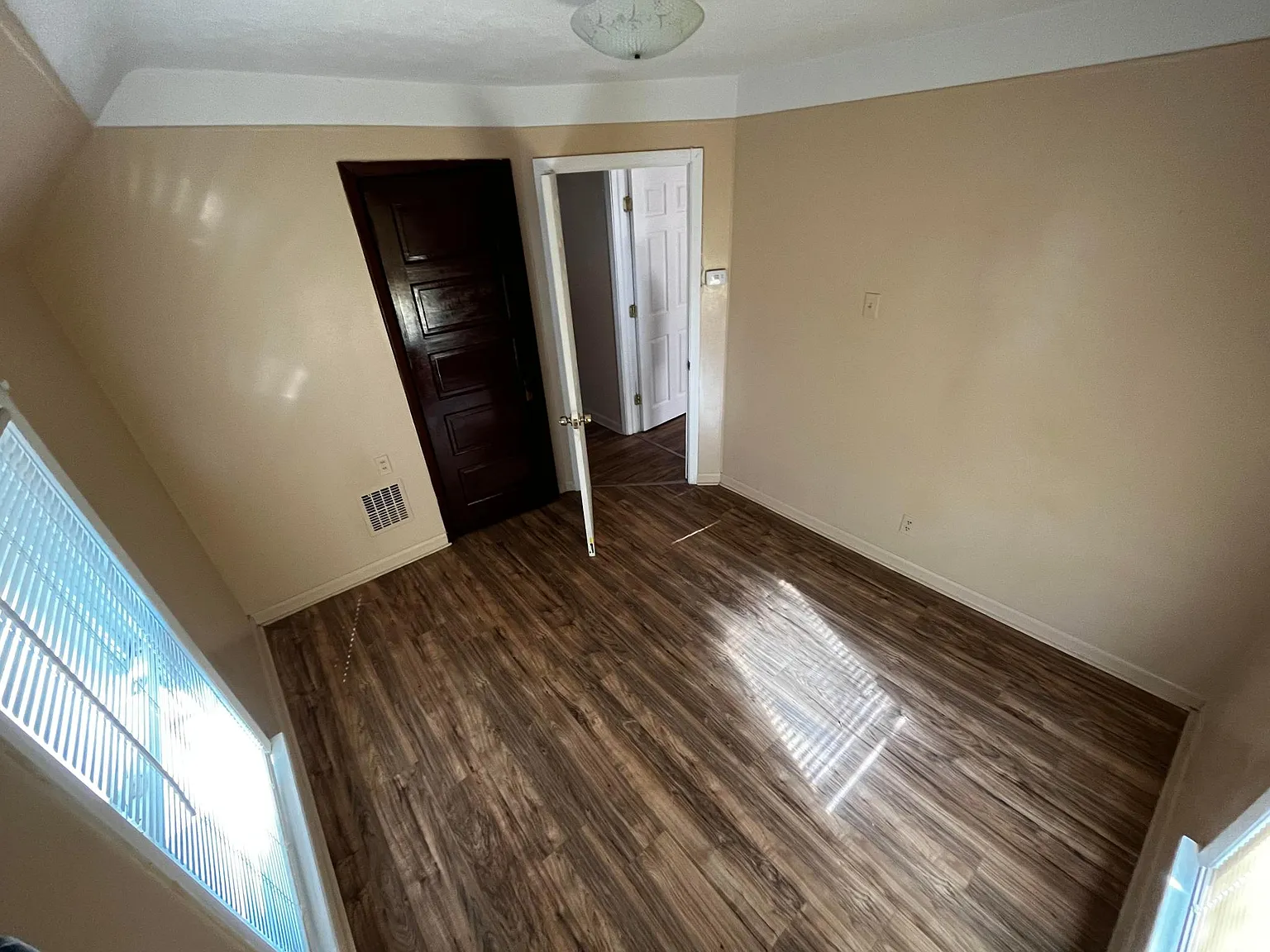 3 bed, 1813 sqft, $1,200 — Photo 4