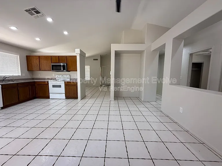 2340 E Derringer Way — Photo 10