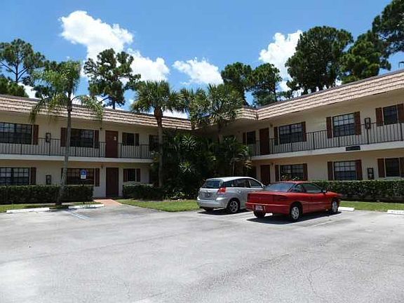 3rd image of 4295 Oak Terrace Dr