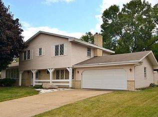 4733 98th St W, Bloomington, MN 55437