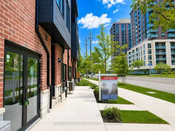 3069 Pharmacy Ave #10, Toronto, ON M1W 2H1