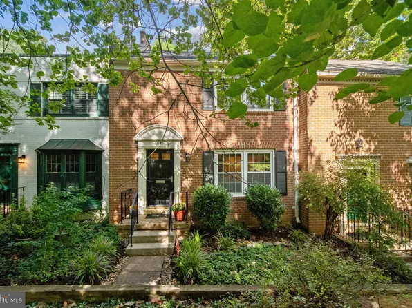 1815 Wainwright Dr, Reston, VA 20190