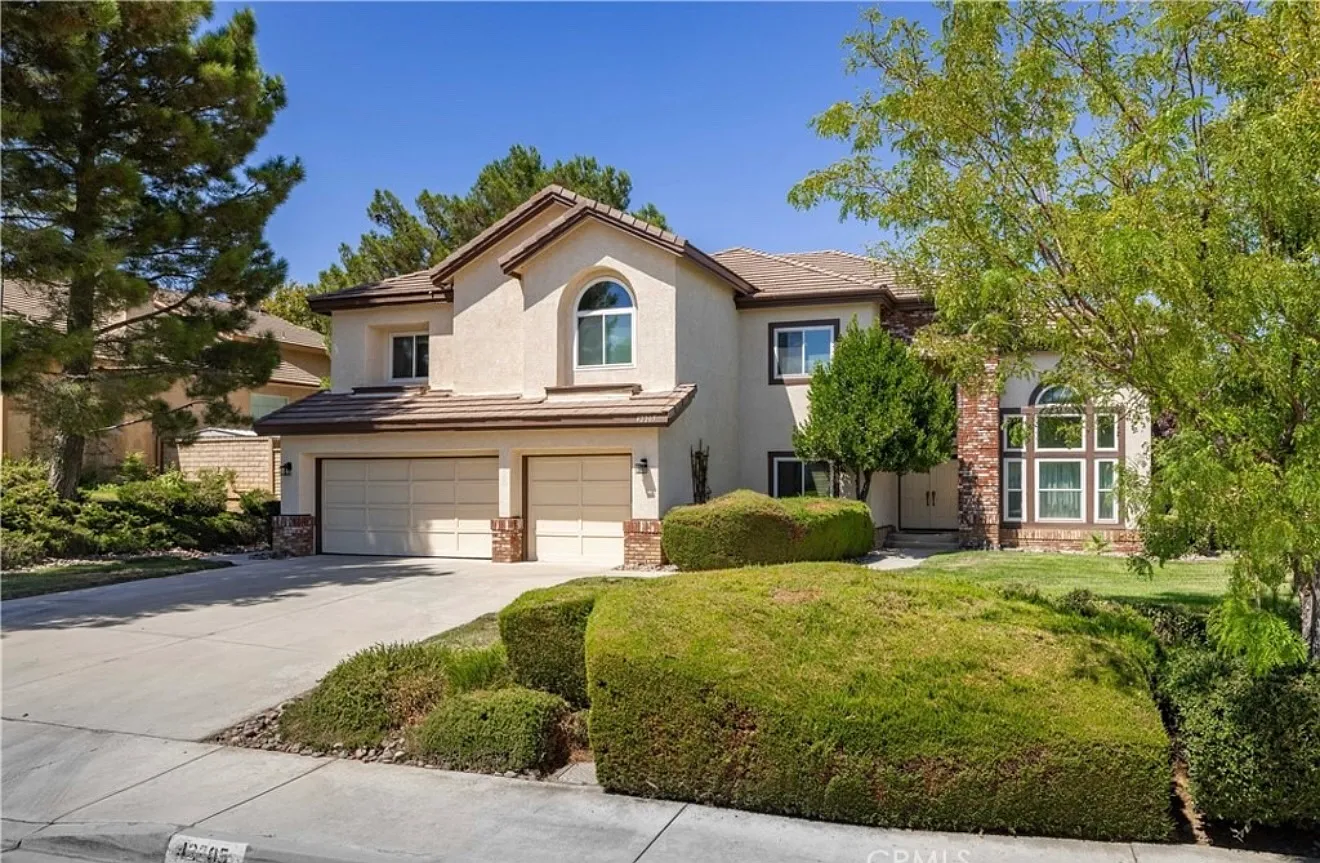 Round Hill Dr, Lancaster — Photo 1