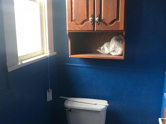 4th image of 602 E Benton St