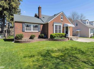 2174 Hawthorne Rd, Grosse Pointe Woods, MI 48236