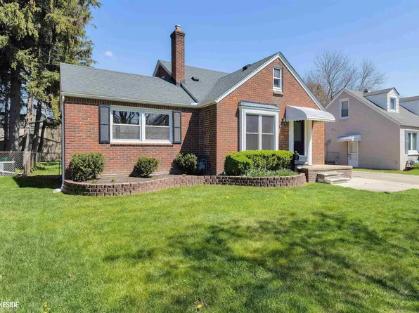 2174 Hawthorne Rd, Grosse Pointe Woods, MI 48236