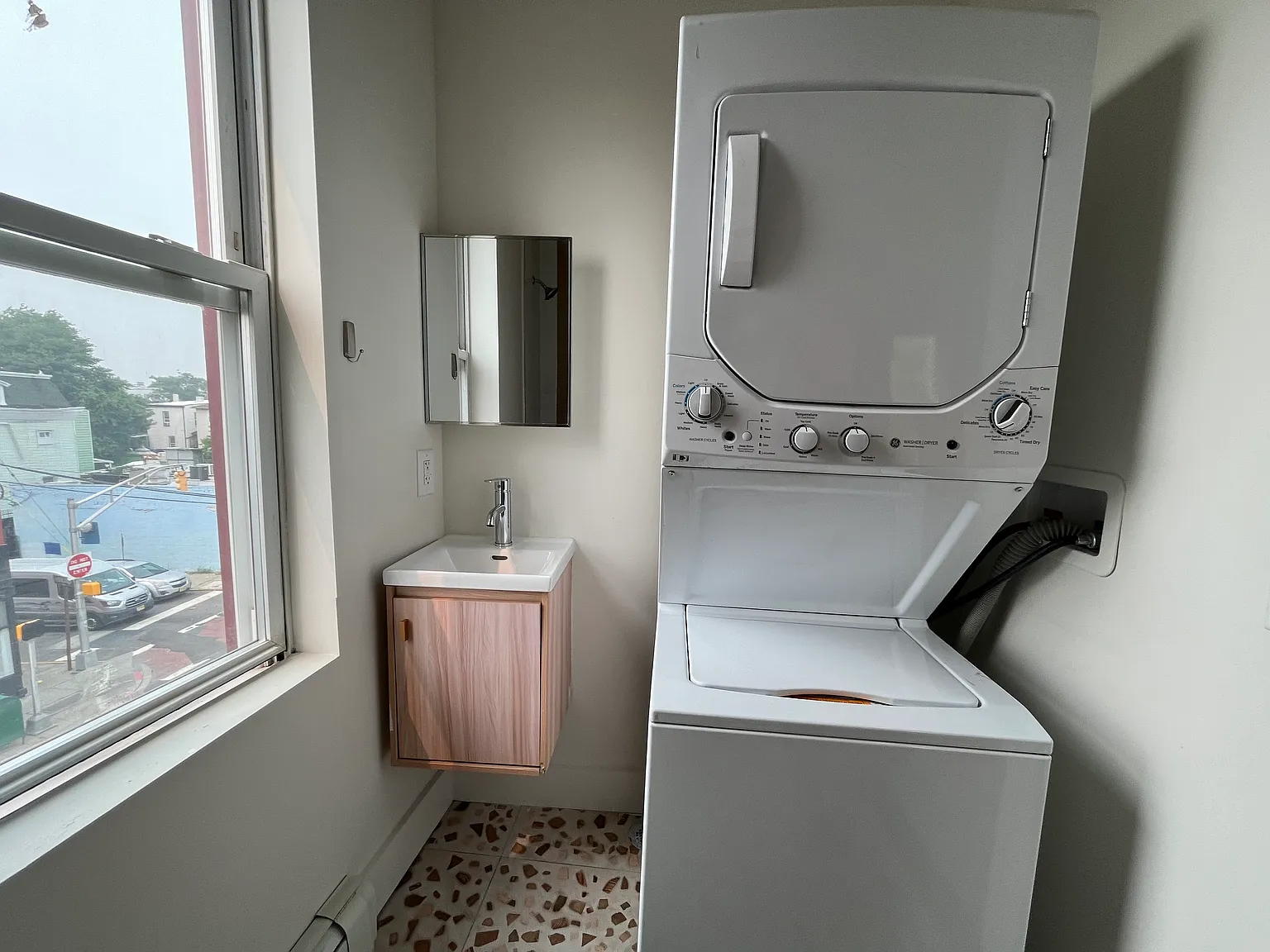 2 bed, 800 sqft, $2,350 — Photo 4