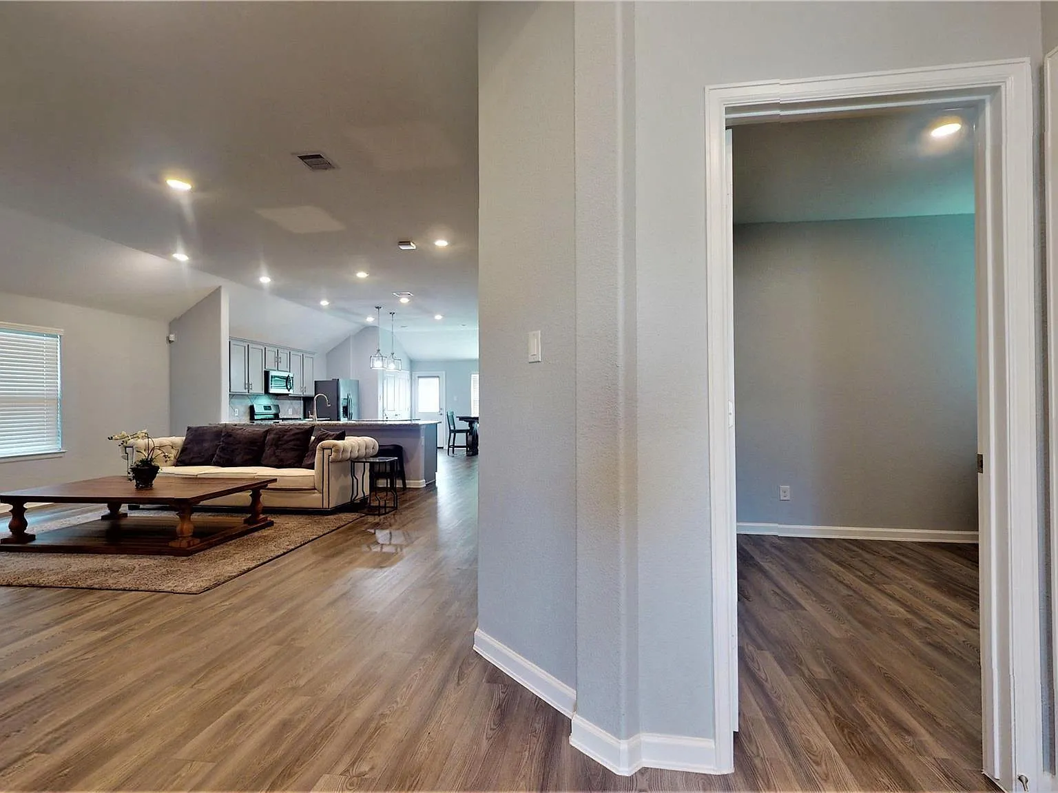 3 bed, 2.5 bath, 1786 sqft, $2,295 — Photo 4