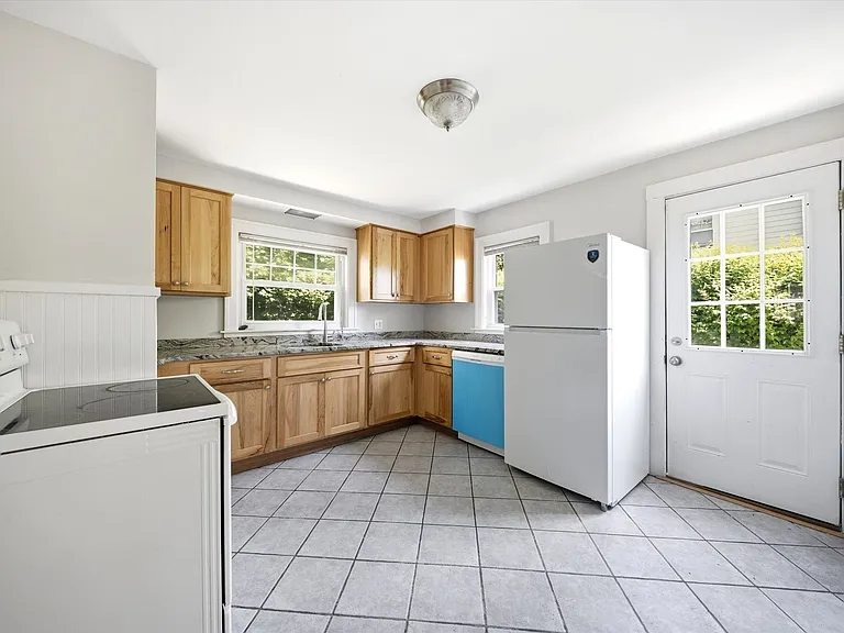 345 Coolidge Ave — Photo 3
