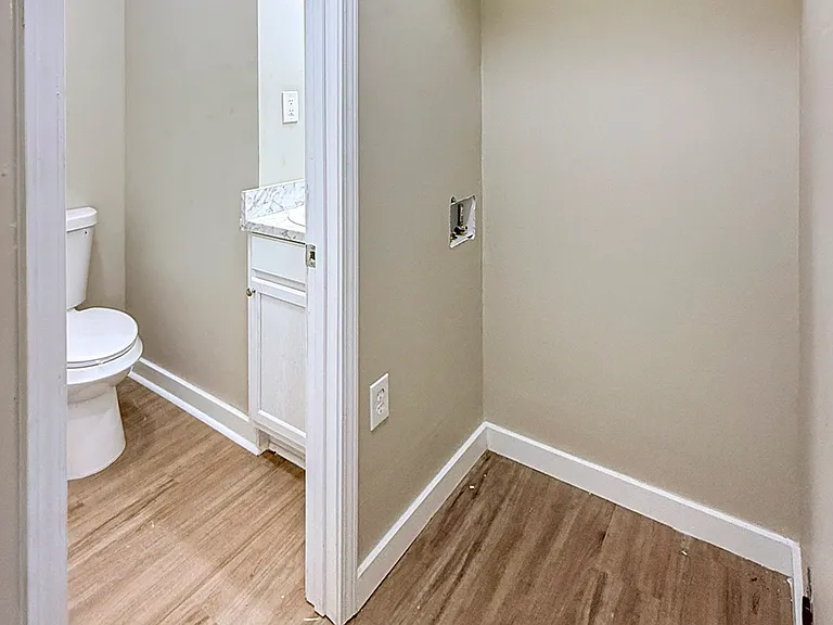 1826 Waverly Ave — Photo 15
