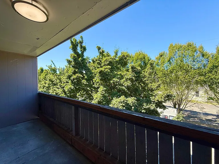 1004 S Cloverdale St — Photo 9