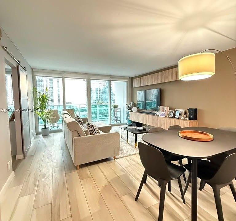 1st image of 100 Bayview Dr APT 912