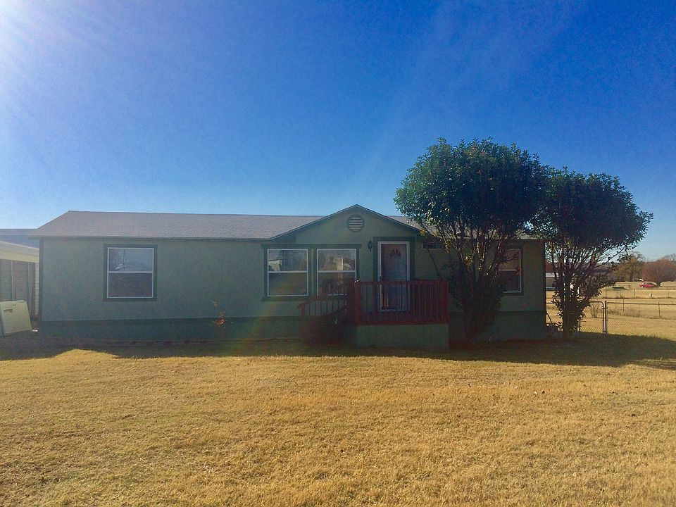 Fully fenced one acre lot