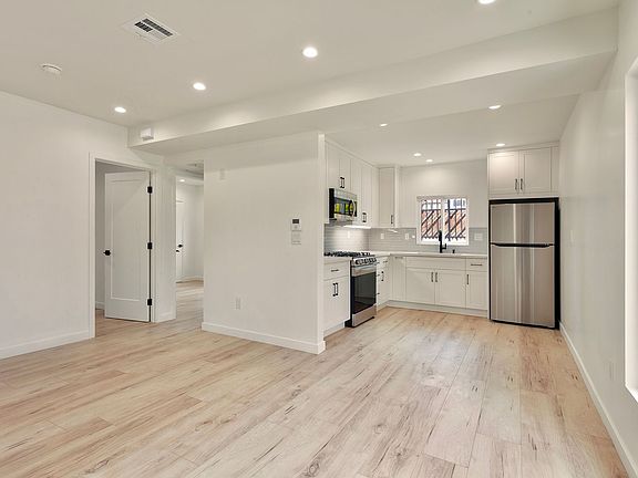 4th image of 1319 S Saint Andrews Pl #9