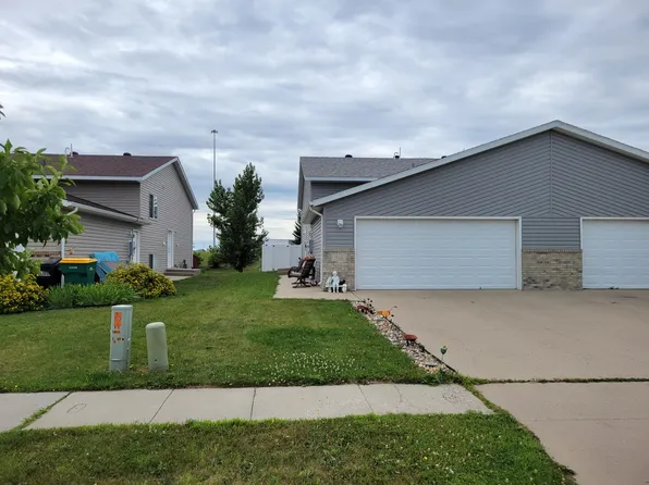 1806 10th St W, West Fargo, ND 58078
