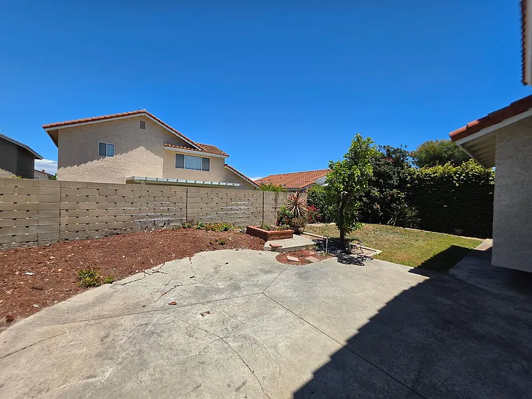 8831 Sailport Dr — Photo 27