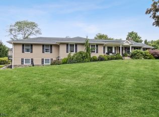 30 Old Farmhouse Rd, Millington, NJ 07946