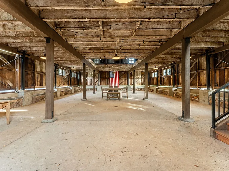 2850 Silverado Trl — Photo 104