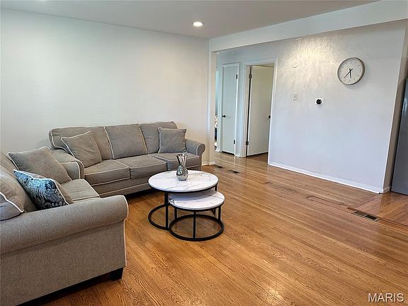 3rd image of 333 Pentonville Dr