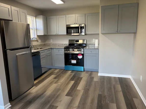 406 W Indiana St APT B3, Kouts, IN 46347