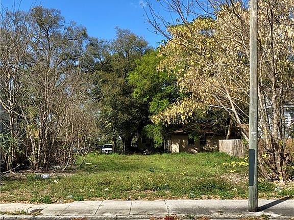 5th image of 210 E Columbus Dr