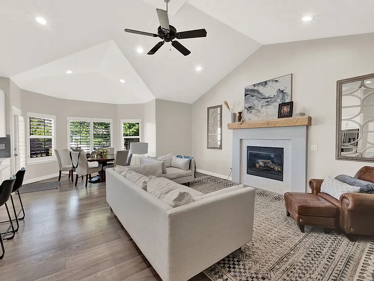 1693 E Crimson Oak Dr — Photo 11