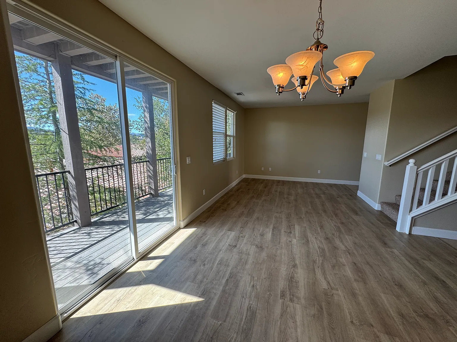 4 bed, 2.5 bath, 1621 sqft, $3,400 — Photo 3