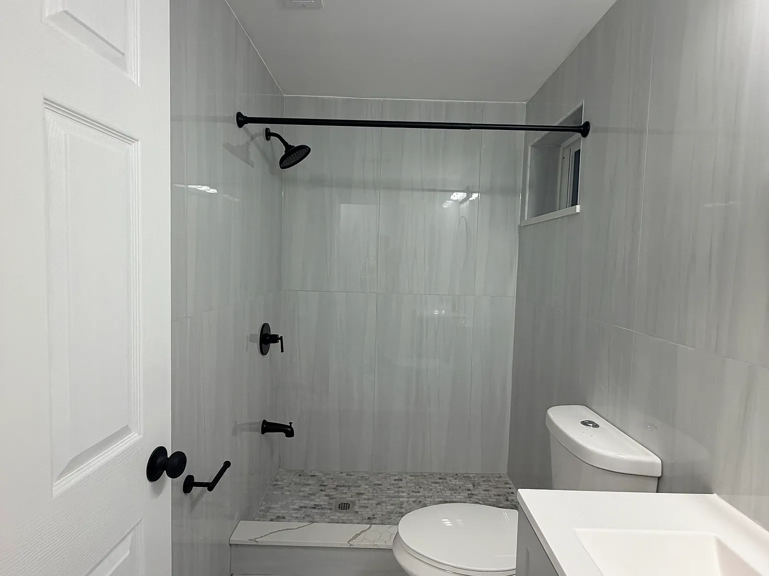 2 bed, 650 sqft, $2,000 — Photo 3