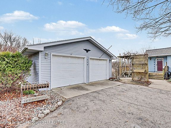 3rd image of 339 Dexter Rd