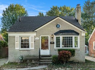 20926 Lennon St, Harper Woods, MI 48225