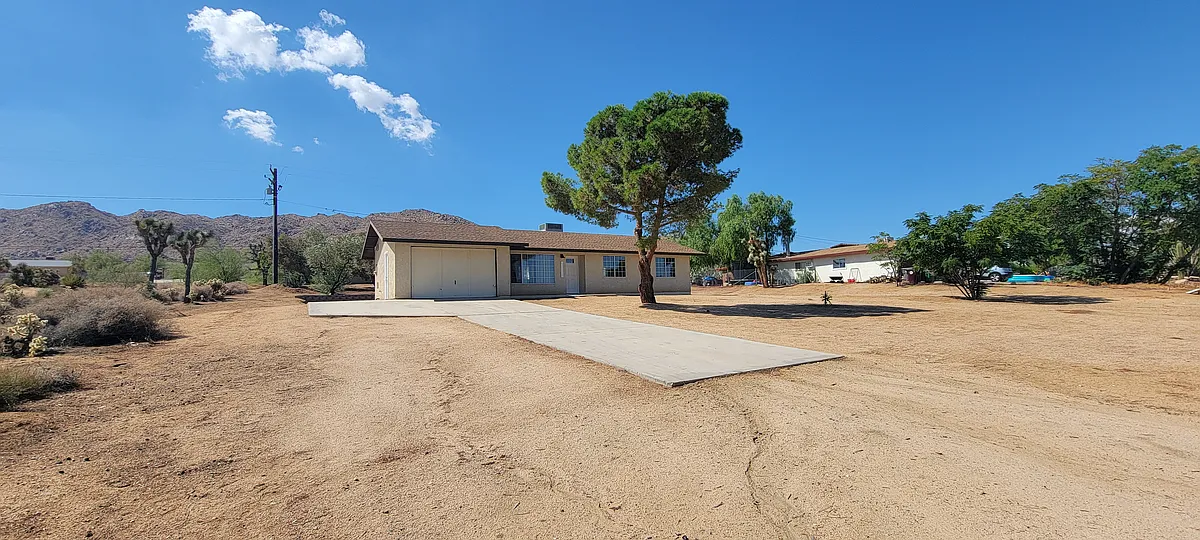 Building Photo - 60353 Latham Trl