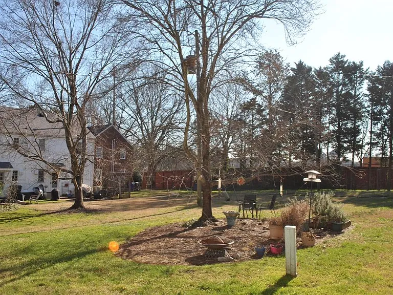 1038 Nichols Dr — Photo 6