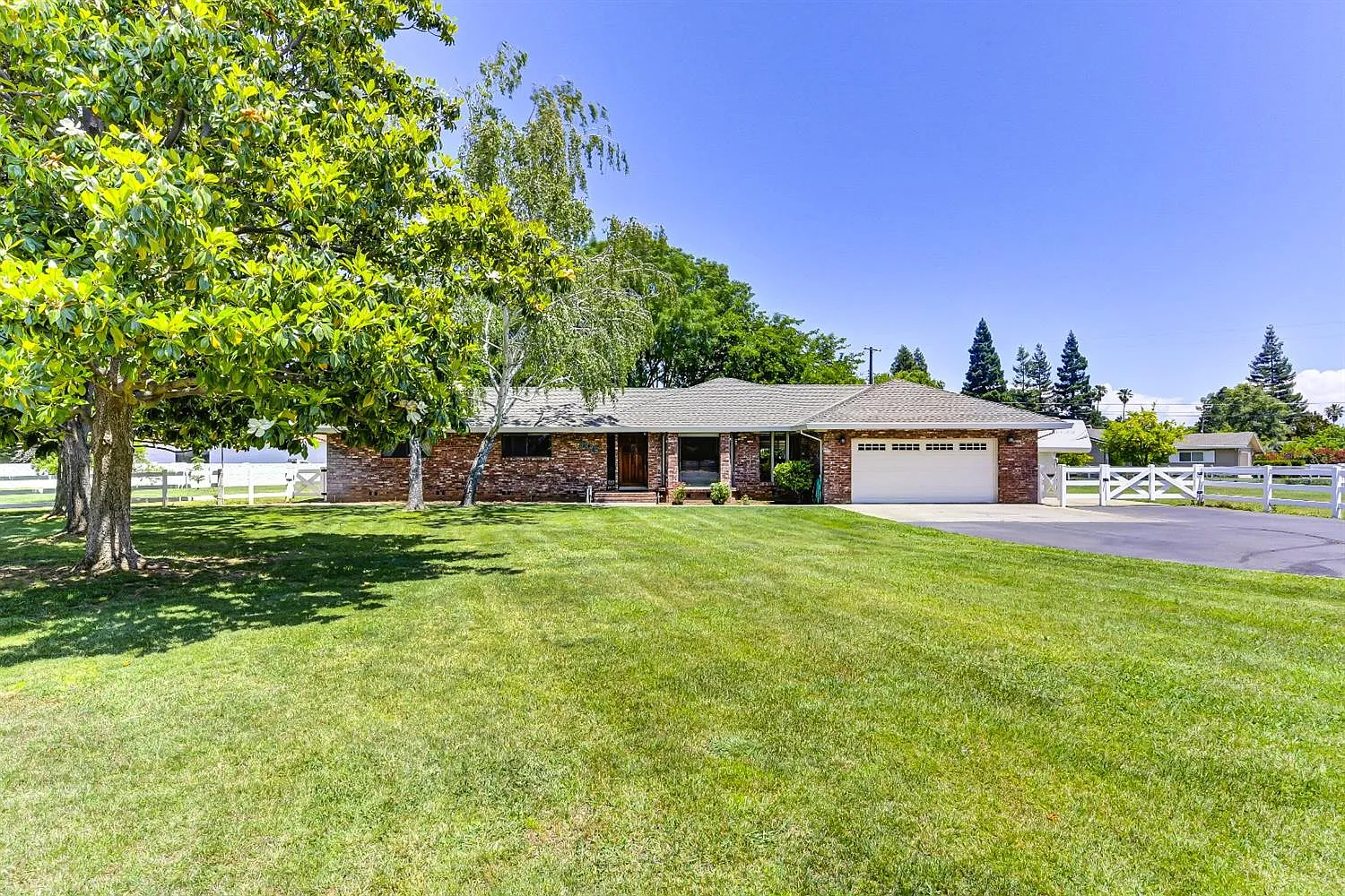 8895 Binger Dr photo 1
