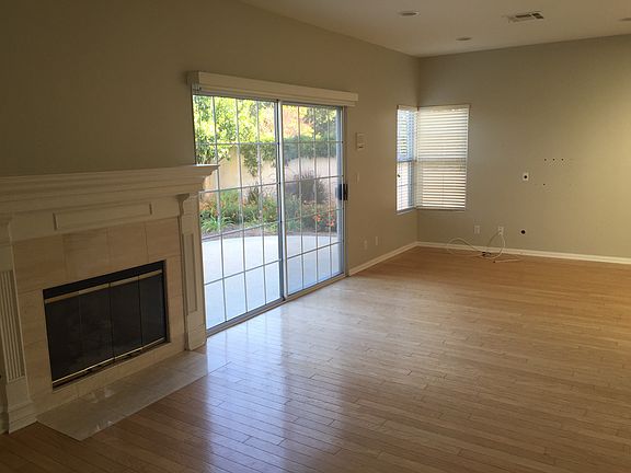 3rd image of 935 Blue Mountain Cir