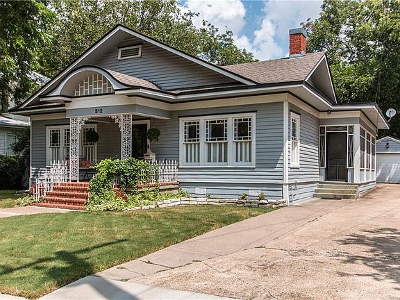 2nd image of 512 W Hunt St