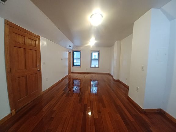 3rd image of 13 Tabor Pl #2