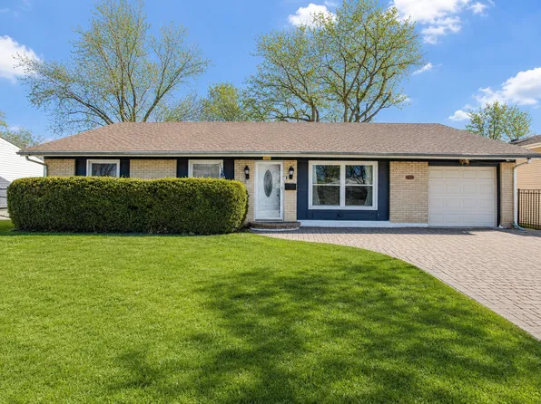 8079 Catawba Ln, Hanover Park, IL 60133