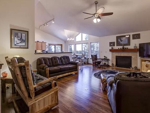 2nd image of 1421 Crestview Way