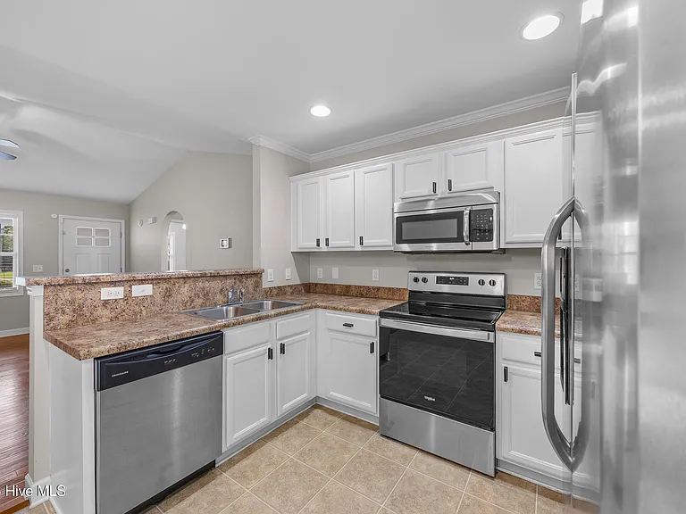 421 Ridgeway Dr — Photo 6
