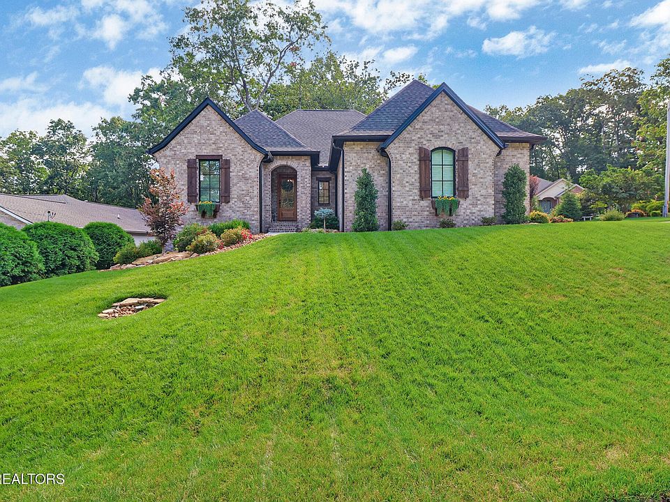 1st image of 21 Oakcrest Cir