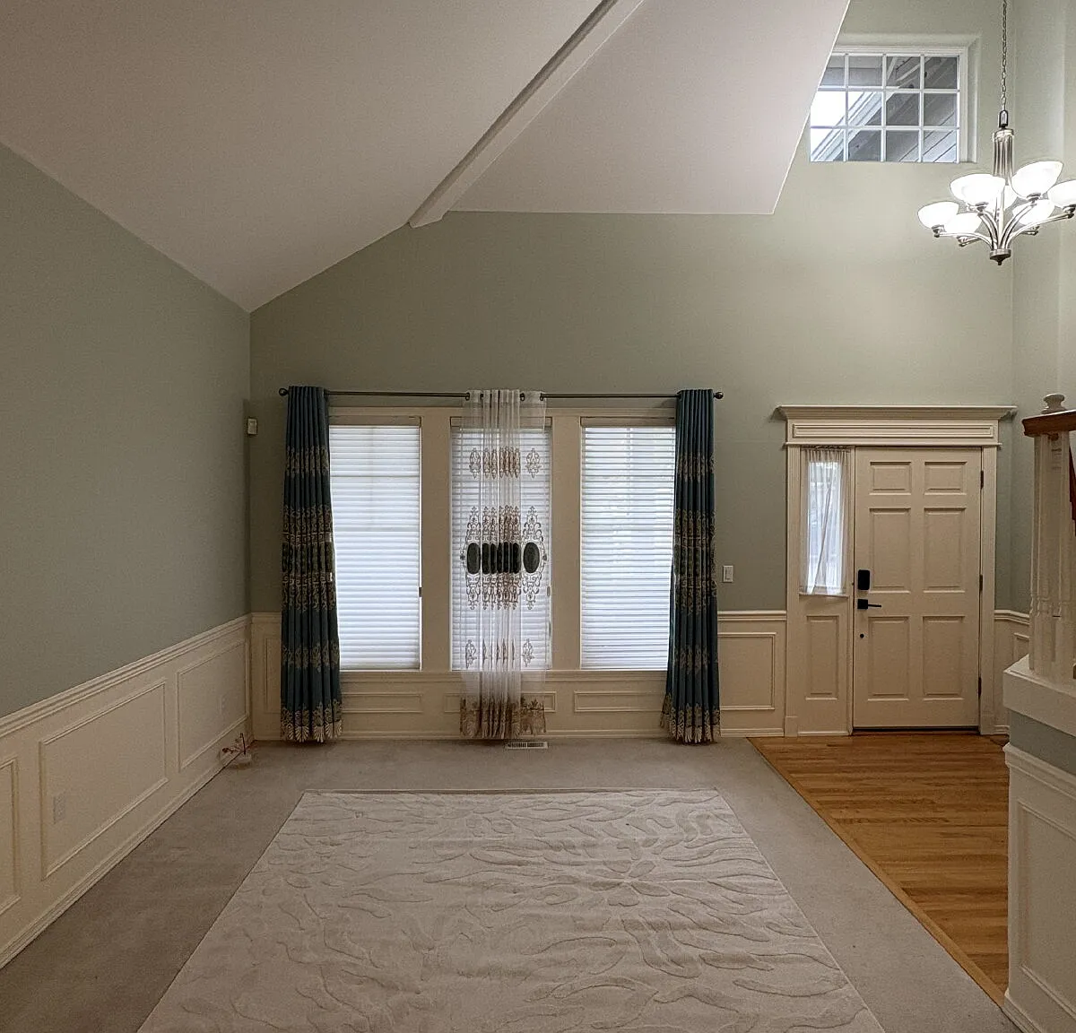 5 bed, 2.5 bath, 2590 sqft, $4,500 — Photo 3