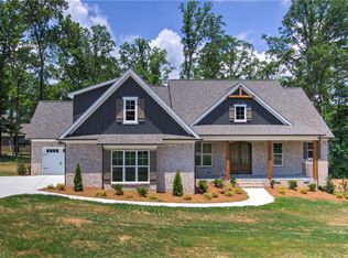 8001 Honkers Hollow Dr, Stokesdale, NC 27357