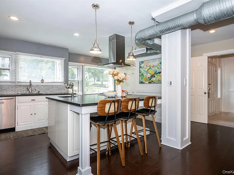 17 Edgewood Ave — Photo 3