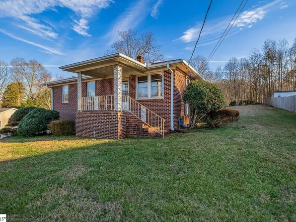 18 Derwood Cir, Greenville, SC 29617