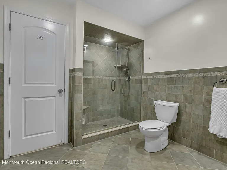 1607 Holbrook St — Photo 29
