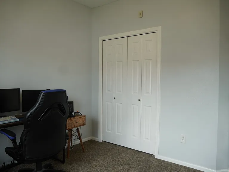 1805 SW White Birch Cir #13 — Photo 7