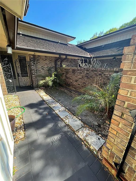 2 bed, 2.0 bath, 1291 sqft, $3,400 — Photo 3