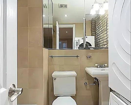 5th image of 613 E 6th St #3E