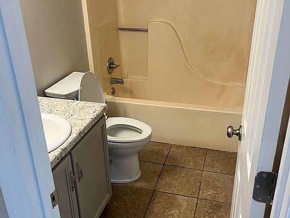 5th image of 11 Carriage Ln #1-8