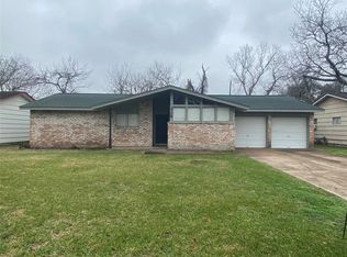 316 Pine St, Lake Jackson, TX 77566